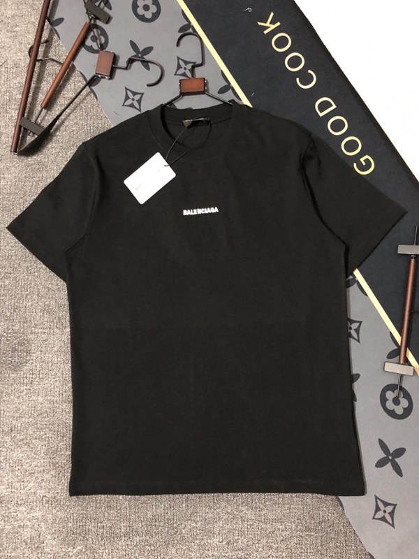 ブランドTシャツ正面デザイン